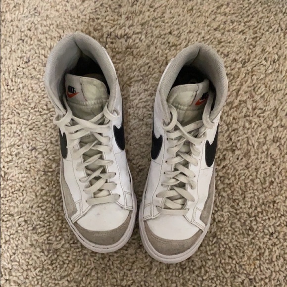 Kids white blazers👟 - Picture 2 of 4